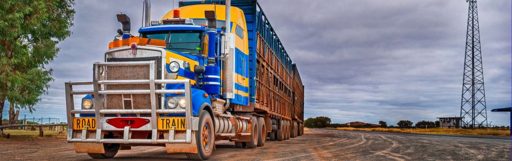 Road Train im australischen Outback