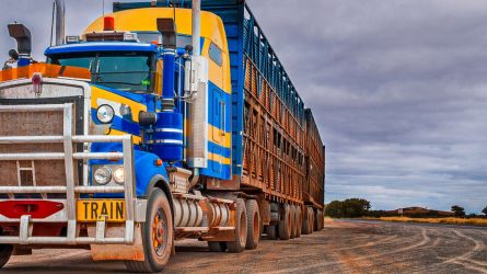 Road Train im australischen Outback