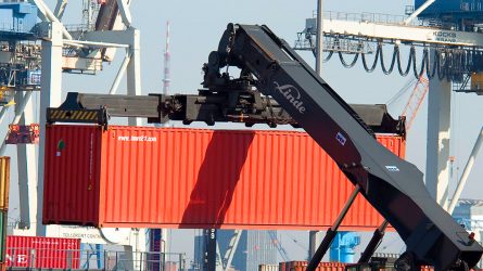 Im Hamburger Rosshafen-Terminal werden LCL-Sendungen „gesammelt“ und anschließend weltweit per Seefrachtcontainer verschifft. © DCP