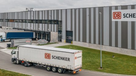 38.000 qm neue Logistikfläche vom Feinsten. DB Schenker hat sein neues Lager im GVZ Augsburg für seine Kunden KUKA und MediaShop feierlich eröffnet. © DB Schenker