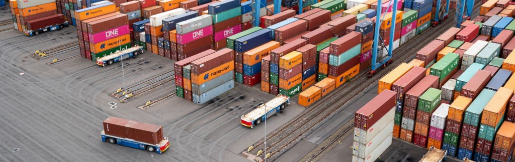 Effizient und nachhaltig. Der Container Terminal Altenwerder entwickelt seine Nachhaltigkeitsstrategie kontinuierlich weiter. © picture alliance/dpa / Daniel Reinhardt