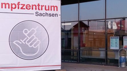 Für das Deutsche Rote Kreuz stellt DB Schenker die Versorgung der Impfzentren in Sachsen sicher. © DB Schenker