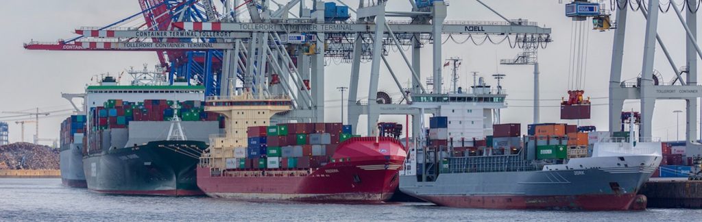 Feederverkehre im Hamburger Hafen: Angesichts vieler politischer Unwägbarkeiten brauchen Unternehmen vollständige Transparenz in ihren Lieferketten © HHM/Glaubitt