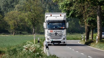 Landverkehr bei DB Schenker: Ausgefeilte Prozesse und routinierte Abfolgen machen den Logistiker zu einem sehr sicheren Dienstleister © Foto: DB Schenker/Michael Neuhaus