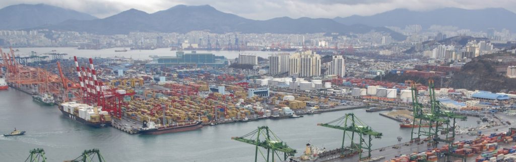 Der Busan Port in Südkorea ist der sechstgrößter Containerhafen der Welt. © stock.adobe.com / otto Song