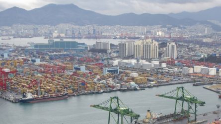 Der Busan Port in Südkorea ist der sechstgrößter Containerhafen der Welt. © stock.adobe.com / otto Song