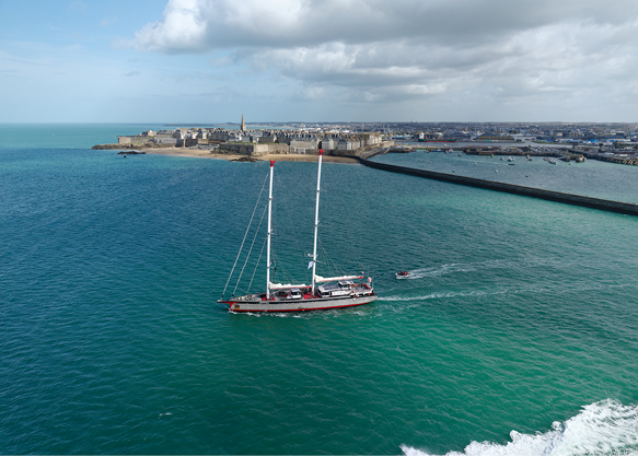 Grain de Sail II quitte Saint-Malo