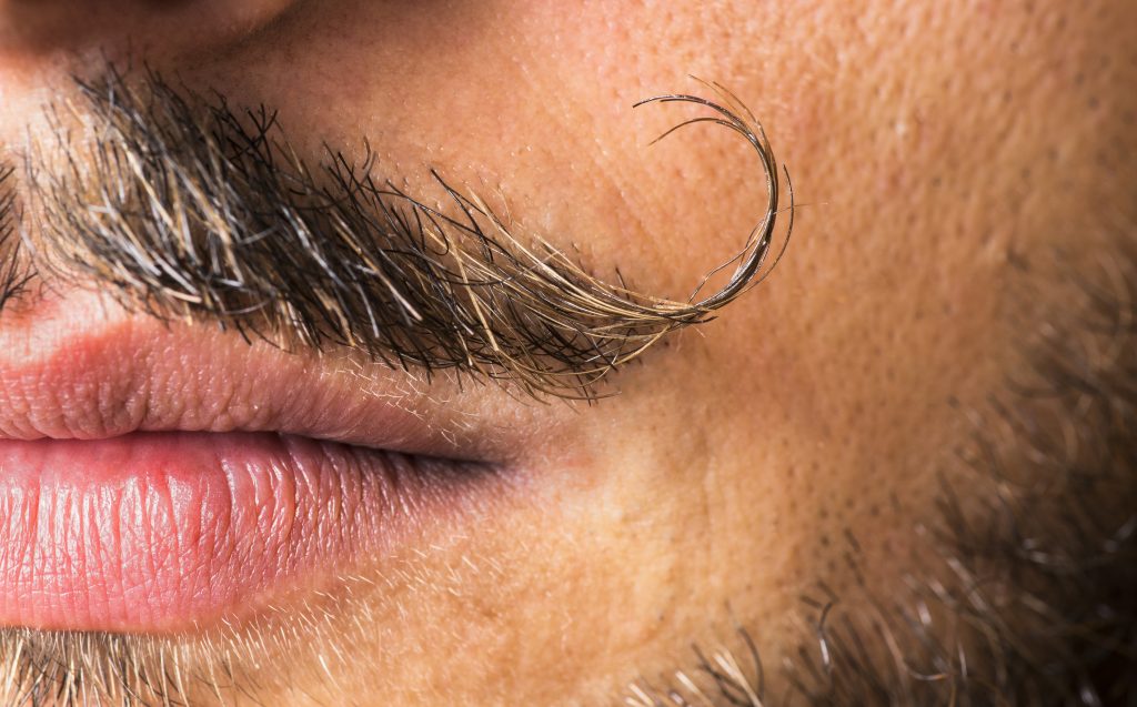 Movember czyli Wąsopad - profilaktyczna akcja w magazynach DB Schenker.